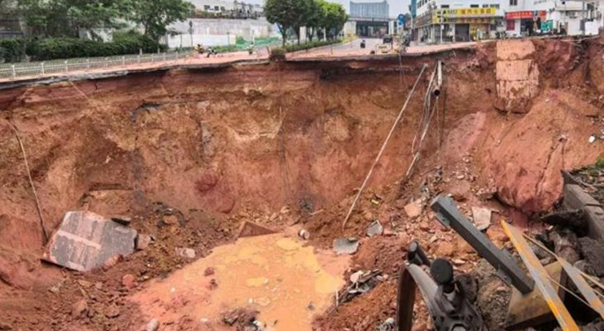 Çinde demir yolu inşaatı çöktü:13 işçi kayıp