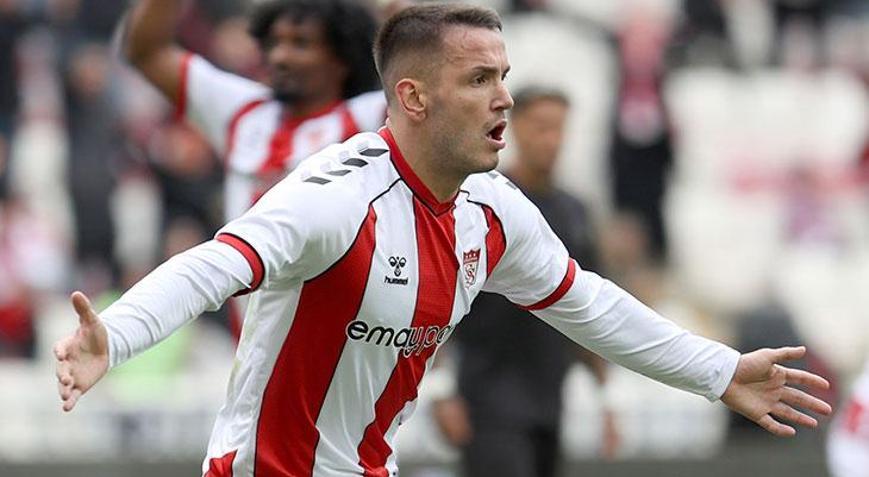 Rey Manaj: Dört büyüklerden gönlümde yatan bir takım var