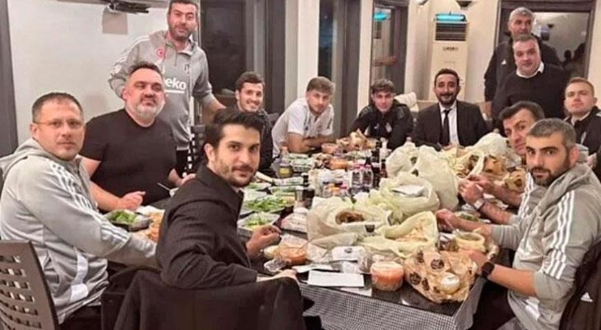 Beşiktaşlı futbolculardan derbi sonrası Ümraniyede kelle paça ziyafeti