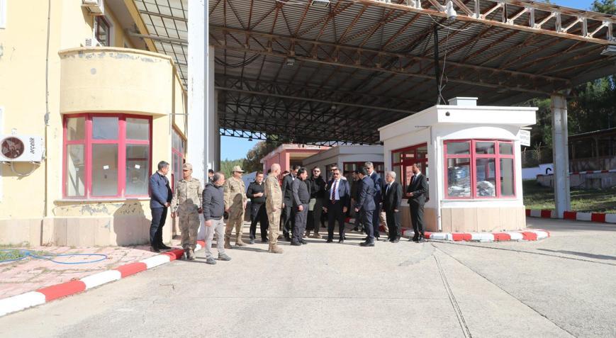 Hatay Valisi Masatlı, Yayladığı Sınır Kapısı ve tampon bölgede incelemede bulundu