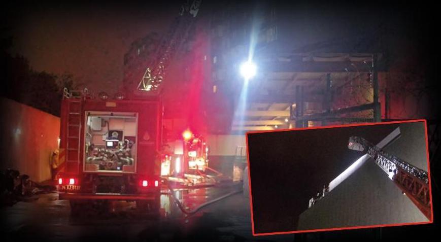 Ümraniyede AVMnin çatısında çıkan yangın söndürüldü