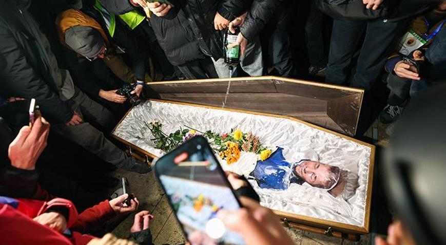 Gürcistanda sular durulmuyor Gösteriler 13 gündür sürüyor