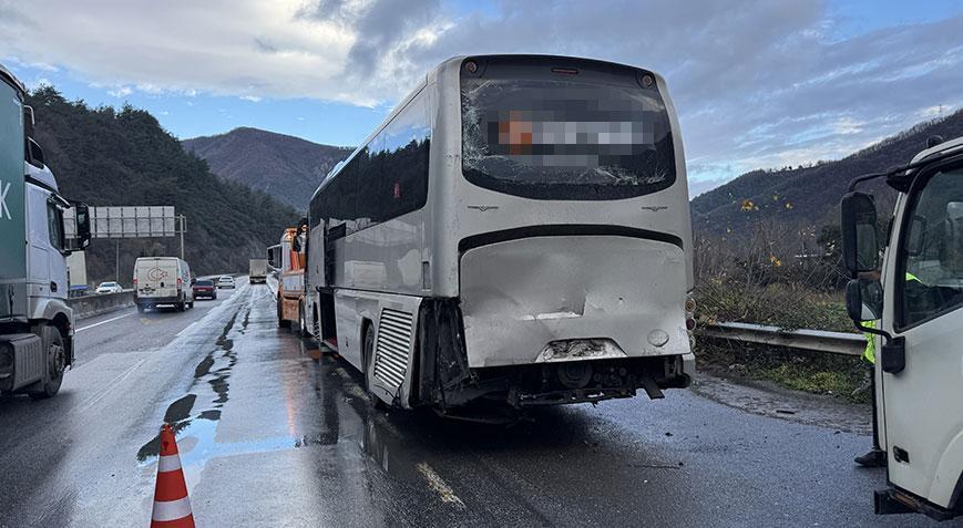 Sakaryada 6 araçlı zincirleme kaza Yaralılar var