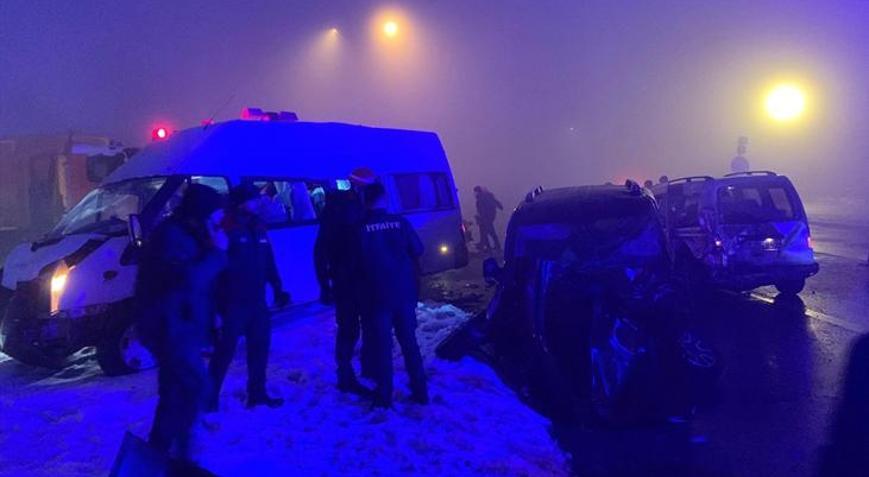 Boluda yoğun sis nedeniyle zincirleme kaza meydana geldi Yaralılar var