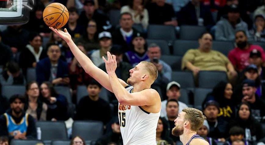 Nikola Jokic alev aldı Triple double yaptı