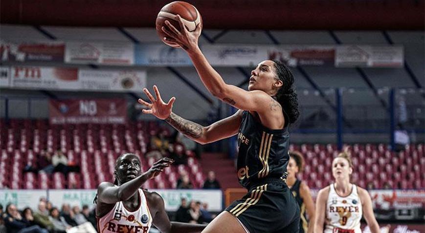 Fenerbahçe Opete yan bakılmıyor Namağlup unvanını korudu