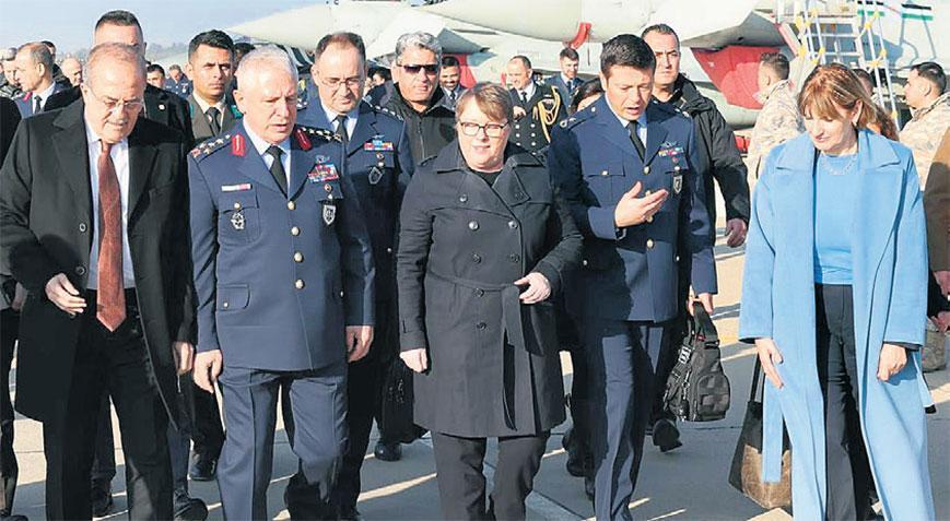 Eurofighter savaş uçağı Mürted Hava Üssü’ne indi