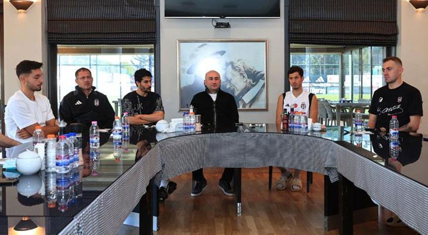 Beşiktaş Başkanı Hüseyin Yücel futbolcularla buluştu
