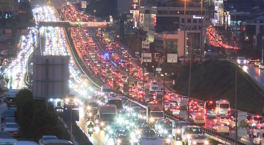 İstanbul - İstanbulda trafik yoğunluğu yüzde 89’a ulaştı