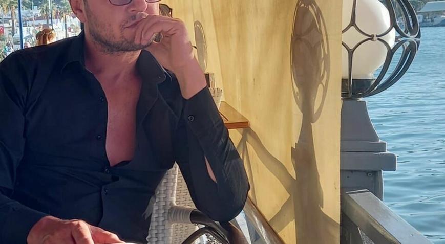 Otomobil, yol kenarındaki ahıra çarptı, sürücü öldü