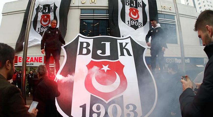 Süleyman Seba Kompleksine Beşiktaş arması ve bayrağı asıldı