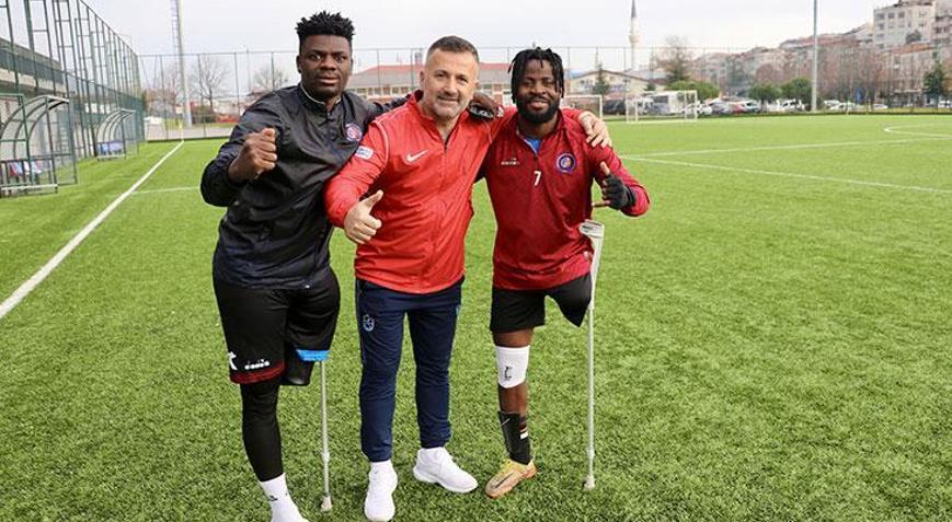 Angolalı futbolcu bacağını kaybetti ama futboldan kopmadı