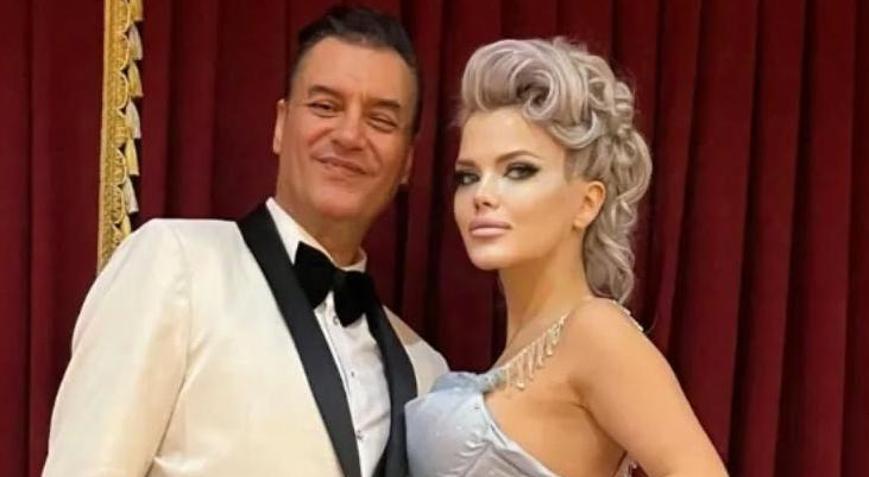 Tayfun ve Isabella Duyguludan geri dönüşümlü yılbaşı ağacı