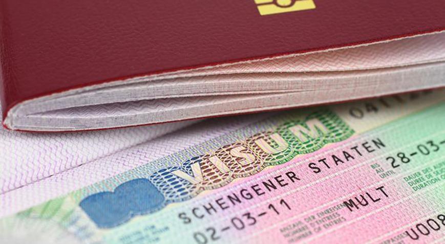 Bulgaristan ve Romanya ABnin vizesiz seyahat bölgesine fiilen dahil oldu