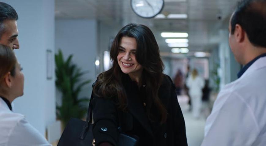 Uzak Şehir’in yıldız oyuncusu Sinem Ünsal doktor oldu