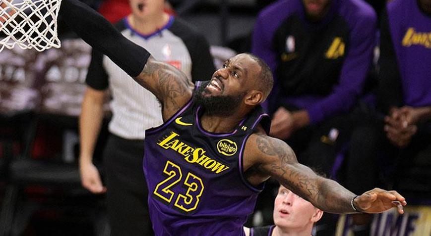 LeBron James, Michael Jordanın rekorunu tarihe gömdü