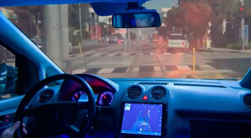 Tesla otomotik pilotu teknoloji CEOsunu tren raylarına çıkardı