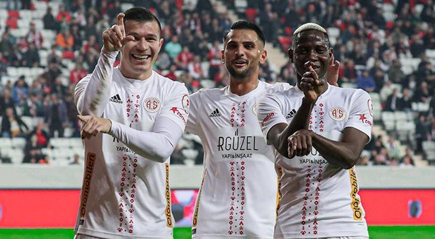 Antalyaspor, kupada Kocaelisporu 3 golle geçti