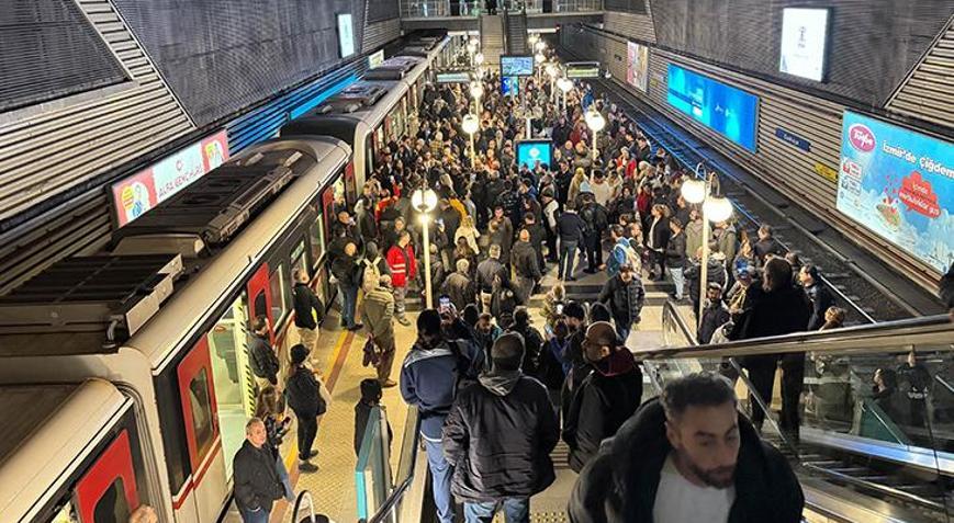 İzmirde belediye otobüs şoförleri iş bıraktı Ulaşımda aksama