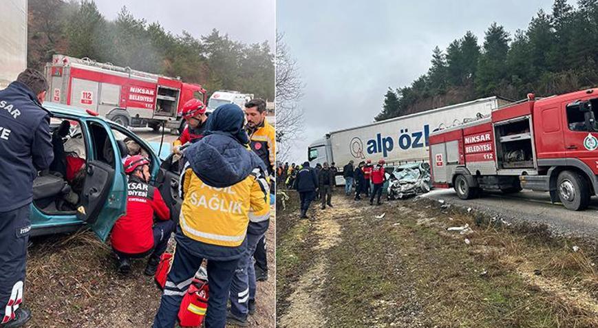 Tokatta feci kaza Otomobil ile TIR çarpıştı: 2 ölü, 1 yaralı