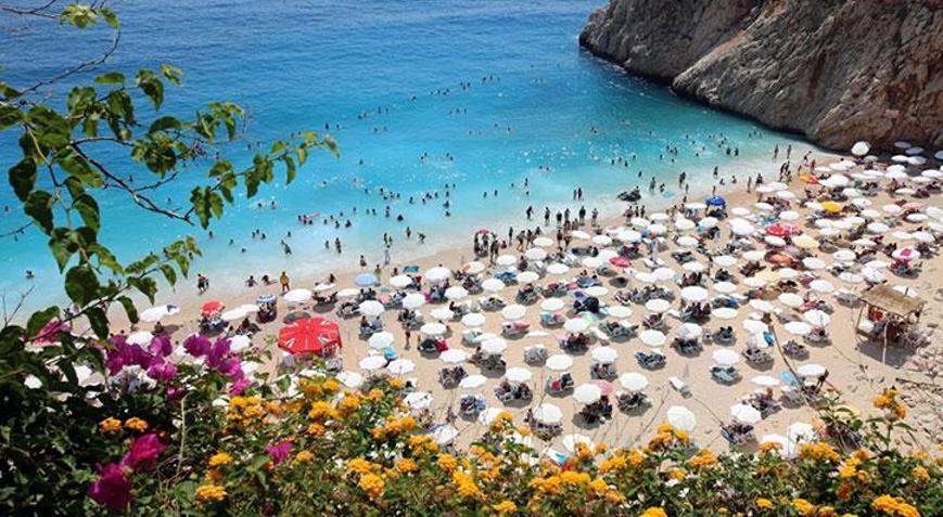 Antalyada tatil yapan Avrupalı gurbetçi sayısı 1 milyonu geçti