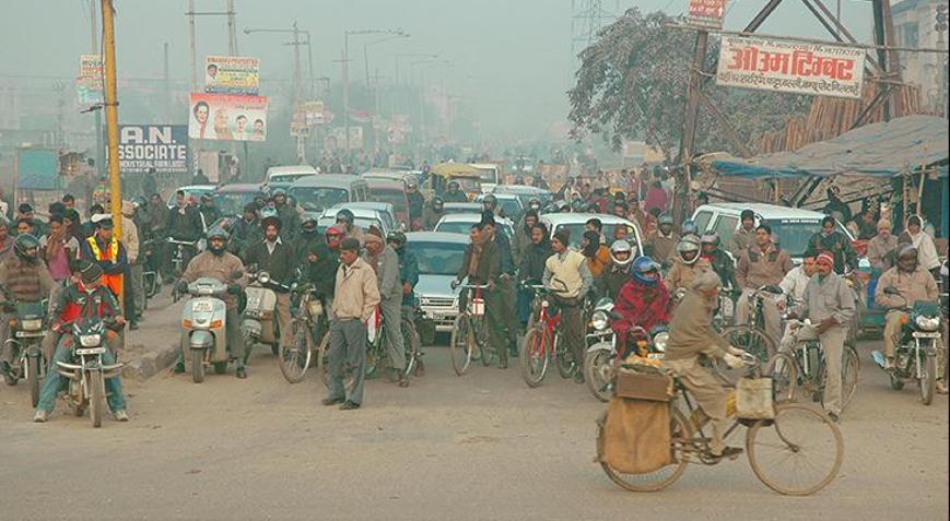 Hindistanda hava kalitesinin düştü Okullar hibrit eğitime geçiyor