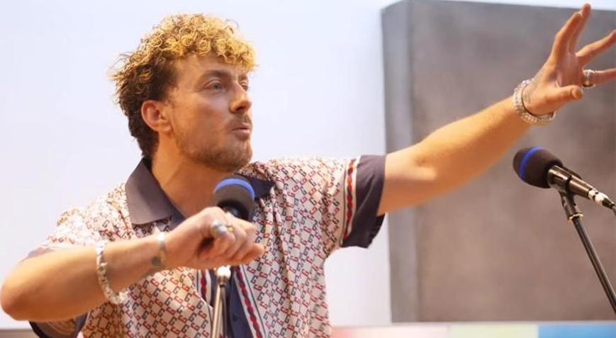 İngiliz televizyon yıldızından acı haber 46 yaşında hayatını kaybetti