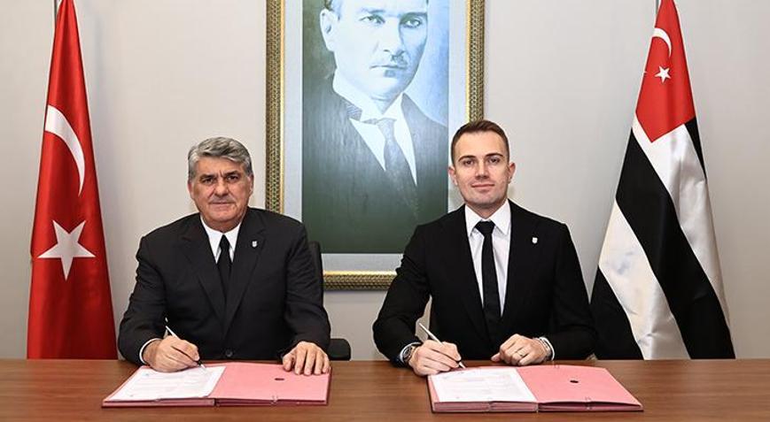 Beşiktaş, Mert Günok ile sözleşme uzattı