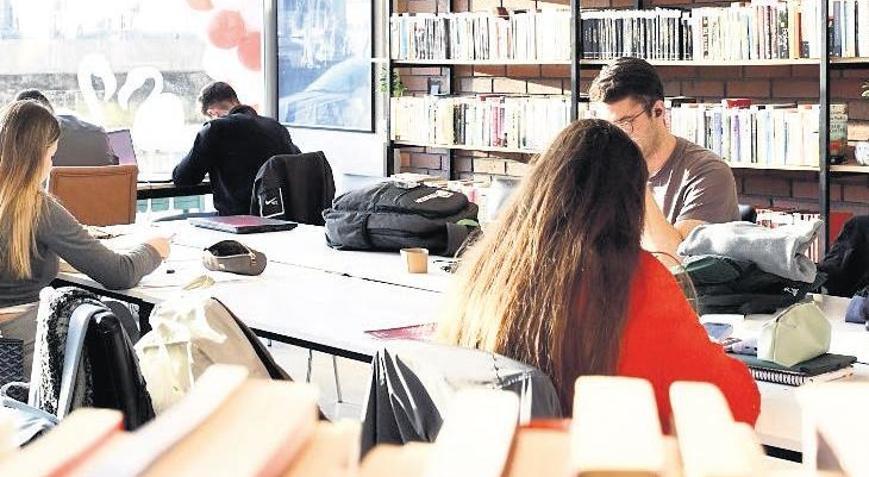 Öğrencilerin yeni gözdesi Özge Polat Kent Kitaplığı