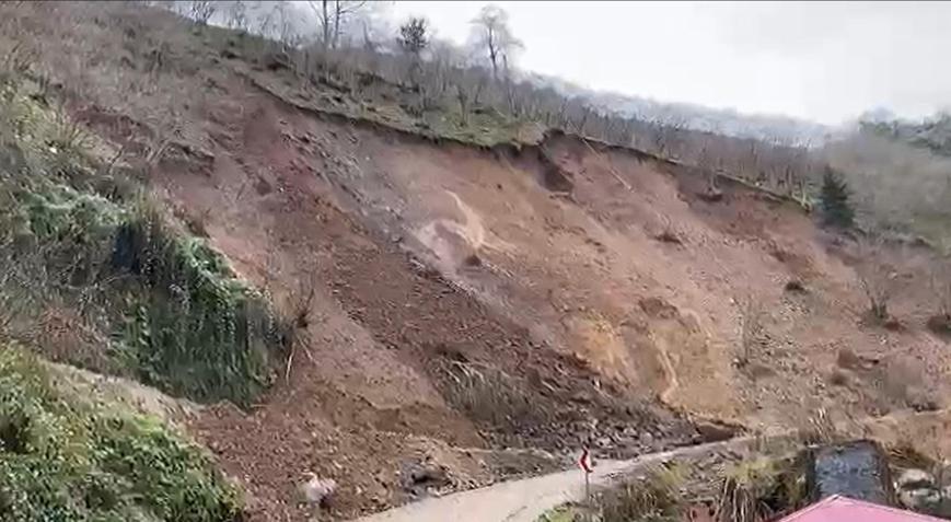 Trabzon’da heyelan kamerada