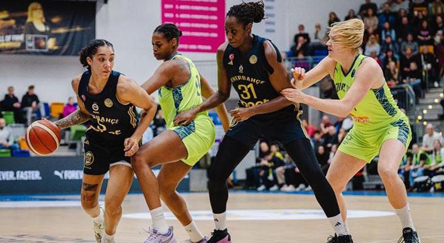 Fenerbahçe rekor galibiyet serisine 4 kupa sığdırdı