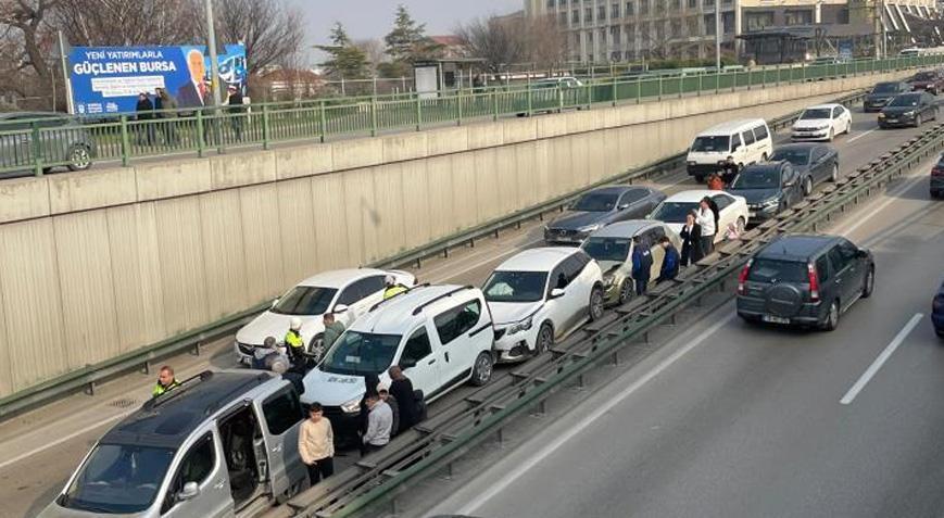 Bursa’da zincirleme kaza 7 araç bir birine girdi