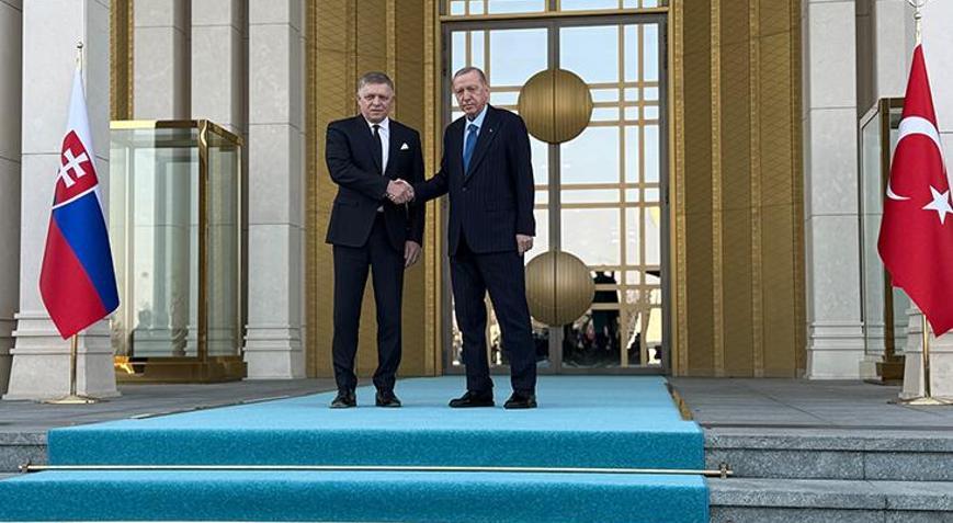Slovak Cumhuriyeti Başbakanı Robert Fico Ankarada Erdoğan resmi törenle karşıladı