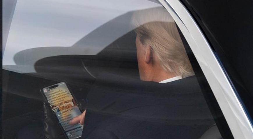 Trumpın ekran koruyucusu görüntülendi, işte bildirimleri ve arka planı