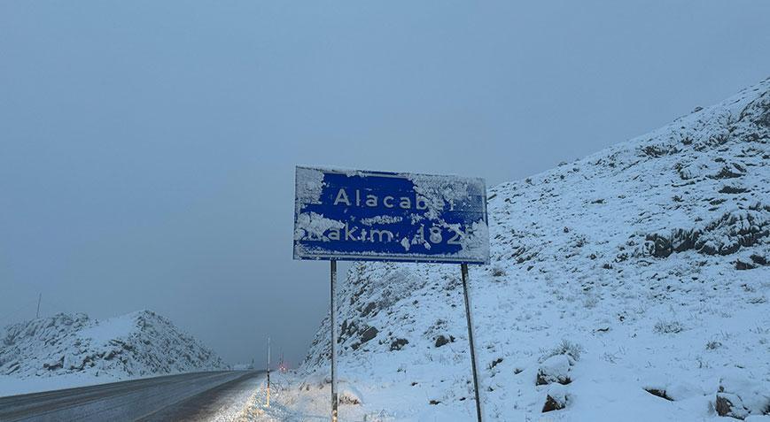 Bir anda bastırdı Antalya beyaza büründü