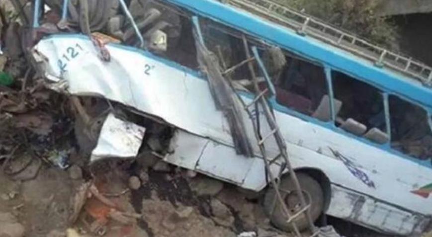 Etiyopyada otobüsün devrilmesi sonucu 25 kişi hayatını kaybetti
