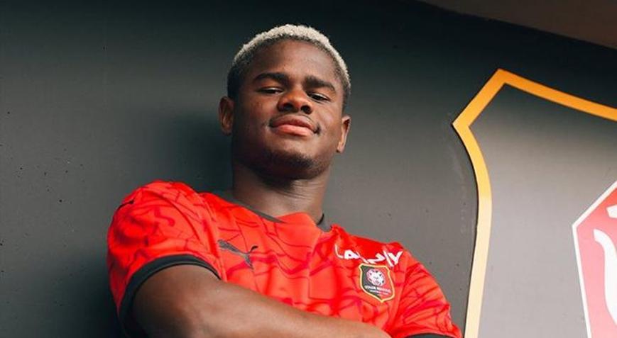 Fenerbahçenin yeni transfer hedefi Mikayil Faye