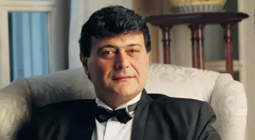 Ferdi Özbeğen aramızdan ayrılalı 12 yıl oldu Sevenleri usta sanatçıyı unutmadı