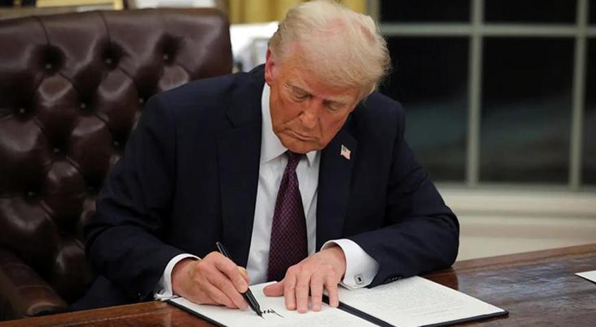 Trump ABD’ye kaçak giren 30 bin suçlu göçmen için talimatı verdi