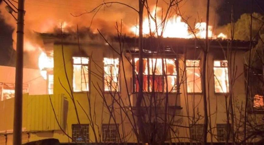 Antalyada 150 yıllık tescilli bina 3 saatte küle döndü Korkunç iddia