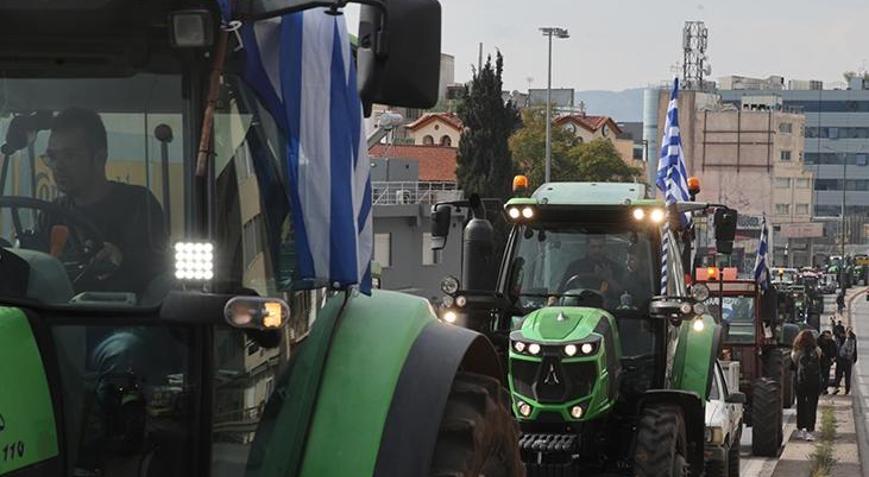 Yunanistanda çiftçilerin yol kapatma eylemleri devam ediyor