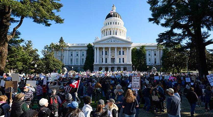 ABDde binlerce kişi, Başkan Trumpın göçmen politikasını protesto etti