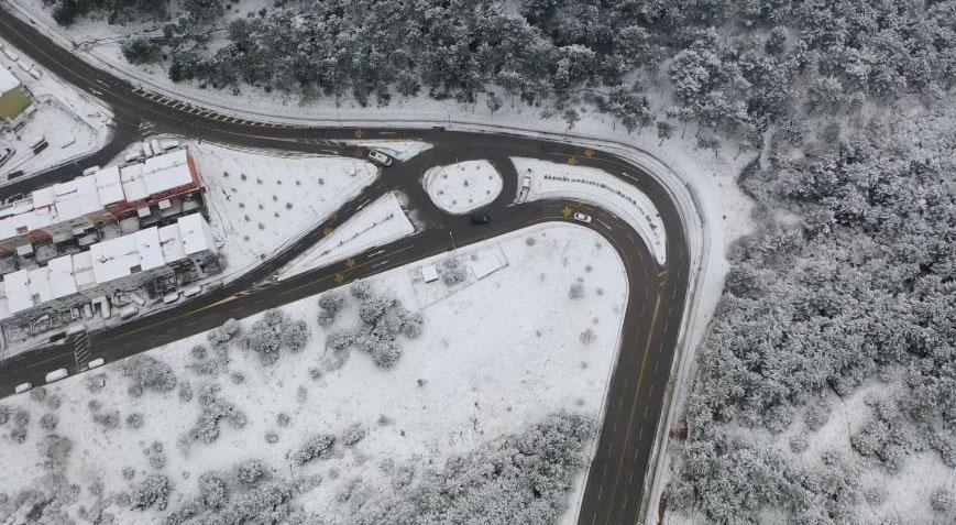 İstanbulda kar yağışı etkili oldu Aydos Ormanı beyaza büründü