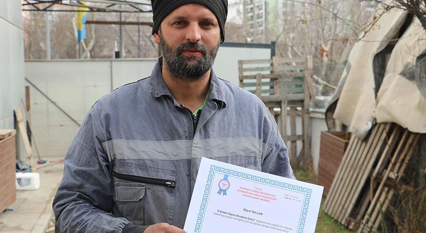 Sağlık Bakanlığı, 18 yıl sonra sigarayı bırakan oto tamir ustasına sertifika verdi