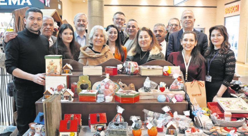 Kadınların el emeği ürünleri sergileniyor