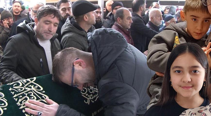 Anneleri tarafından öldürülen 2 kardeşe son veda Baba gözyaşları içinde tabutlara sarıldı