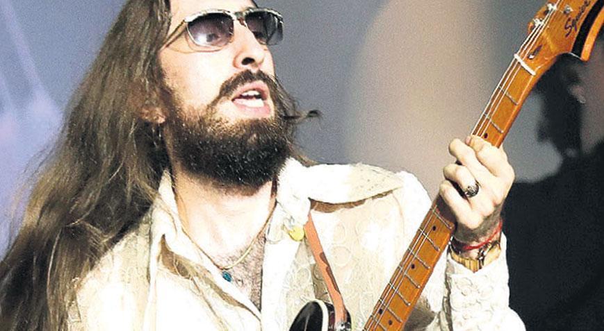 Kaybedenler için söyledi