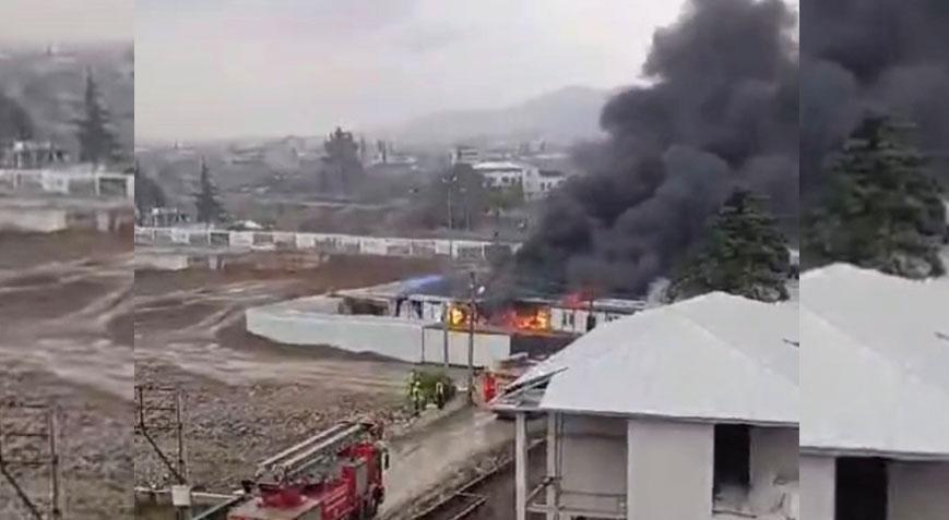 Hatay’da faciadan dönüldü İşçilerin kaldığı 10 konteyner yandı