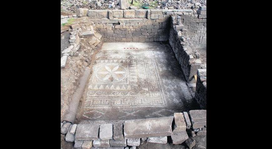 2200 yıllık mozaik bütün halde bulundu