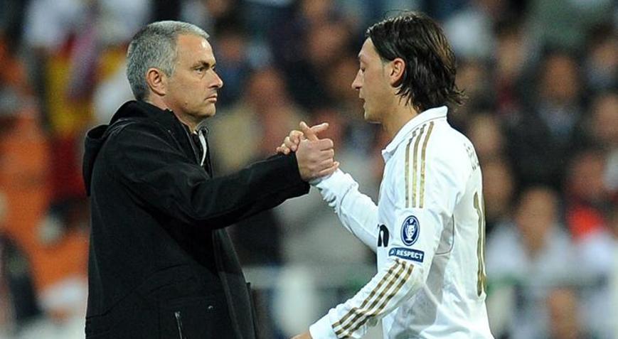 Mesut Özilden unutulmaz Mourinho anısı: Herkesin ensesine vurdu Bunları Ezip geçeceğiz dedi